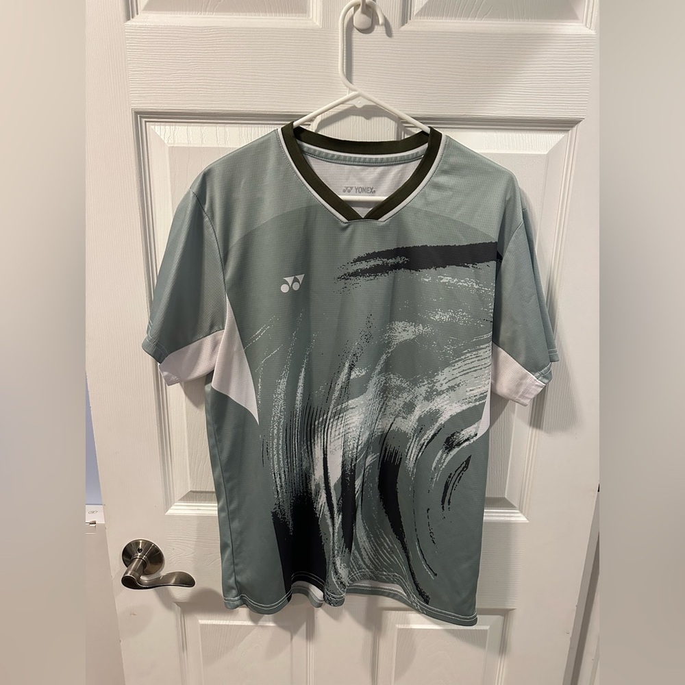 Yonex Men's Artistic Green and White Tee